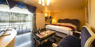 V Hotel - Adults Only