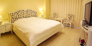 V Hotel - Adults Only