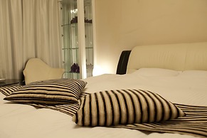 V Hotel - Adults Only