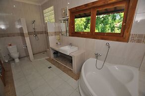 Tulamben Wreck Divers