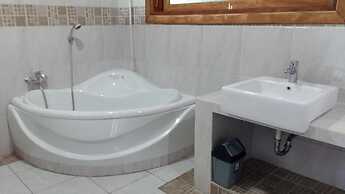 Tulamben Wreck Divers