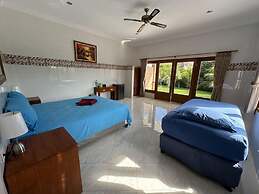 Tulamben Wreck Divers