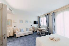Baia Delphis Resort
