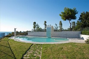 Baia Delphis Resort