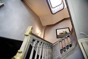 Ganda Rooms & Suites