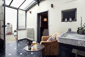 Ganda Rooms & Suites