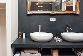 Ganda Rooms & Suites