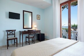 Sea Breeze Residence