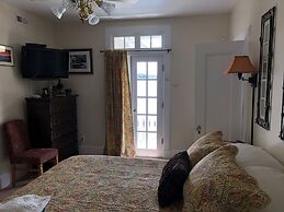 Boathouse Waterfront Lodging