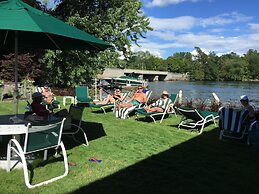 Boathouse Waterfront Lodging