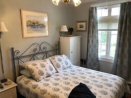 Boathouse Waterfront Lodging