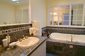 Boathouse Waterfront Lodging