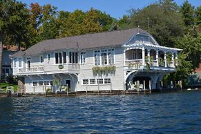 Boathouse Waterfront Lodging