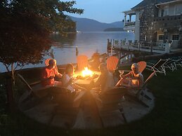 Boathouse Waterfront Lodging