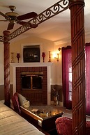 Boathouse Waterfront Lodging