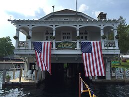 Boathouse Waterfront Lodging