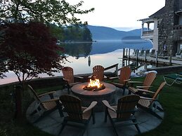 Boathouse Waterfront Lodging
