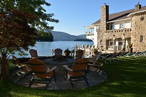 Boathouse Waterfront Lodging