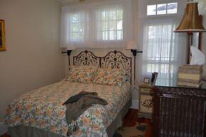 Boathouse Waterfront Lodging