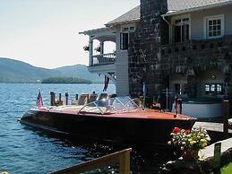 Boathouse Waterfront Lodging