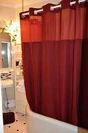 Boathouse Waterfront Lodging