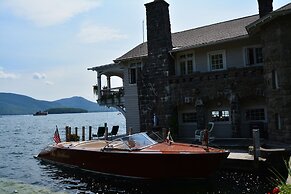 Boathouse Waterfront Lodging