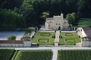 Château La Tour Carnet - B.Magrez Luxury Wine Experience