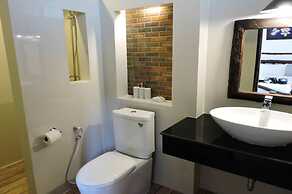 Alongkot Beach Resort Khanom