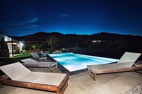 Agarathos Traditional Rooms