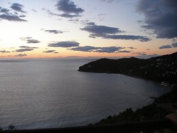 Apelon Tiritas Villas