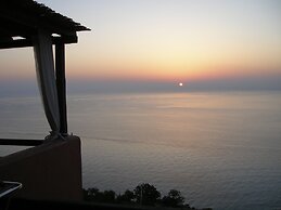 Apelon Tiritas Villas