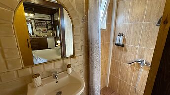 Stella's Traditional Inn