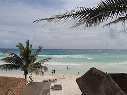 Playa Canek Beachfront Eco Hotel