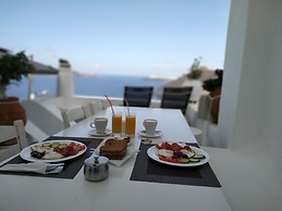 Trieris Villa & Suites