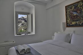 Trieris Villa & Suites