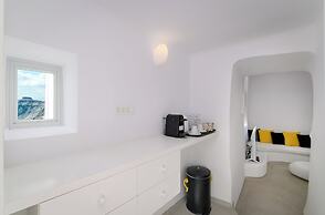 Trieris Villa & Suites