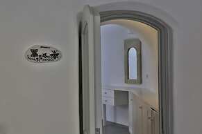 Trieris Villa & Suites