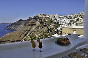 Trieris Villa & Suites