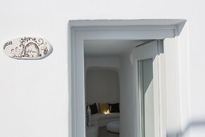 Trieris Villa & Suites