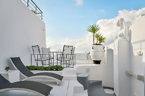 Trieris Villa & Suites