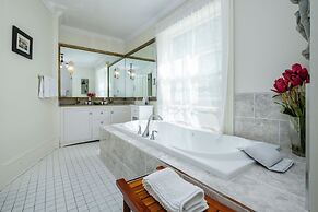 The Elizabeth Manor Guesthouse