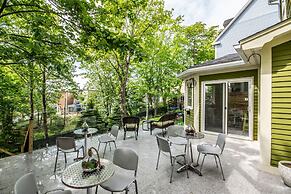 The Elizabeth Manor Guesthouse