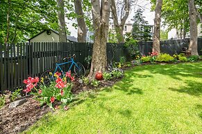 The Elizabeth Manor Guesthouse