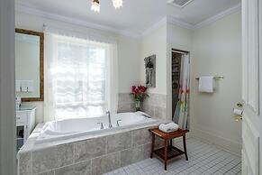 The Elizabeth Manor Guesthouse