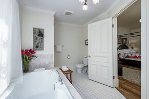 The Elizabeth Manor Guesthouse