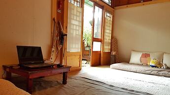 Gongsimga Hanok Guesthouse