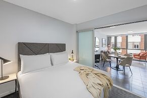 Meriton Suites Adelaide Street, Brisbane