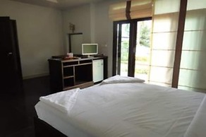 Khanom Sunrise Beach Hotel