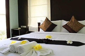 Khanom Sunrise Beach Hotel