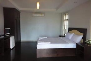 Khanom Sunrise Beach Hotel